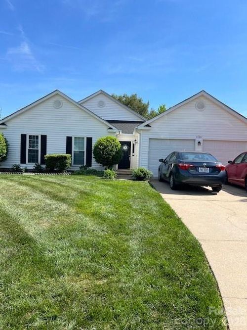 11216 White Stag Dr, Charlotte, NC, 28269-8998 | Card Image