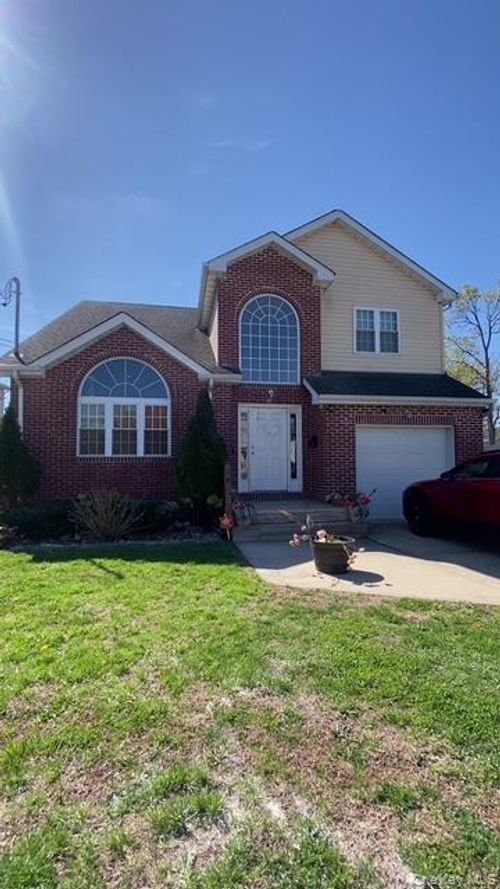 32 Maple Avenue, Hempstead, NY, 11550 | Card Image