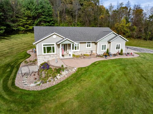 N7815 County Rd W, Holmen, WI, 54636-9135 | Card Image