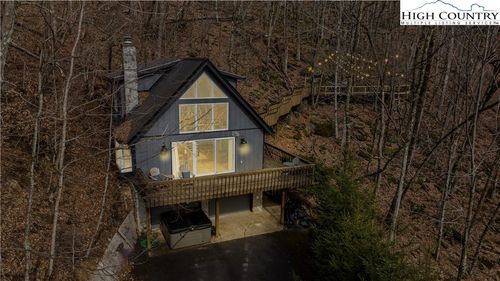 556/558 Thorncliff Drive, Seven Devils, NC, 28604 | Card Image