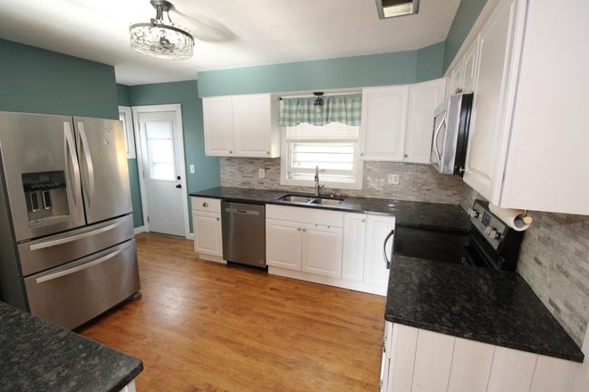 Outside entry to kitchen from side of home | Image 16