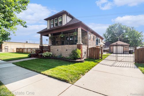 2039 10th St, Wyandotte, MI, 48192-3807 | Card Image