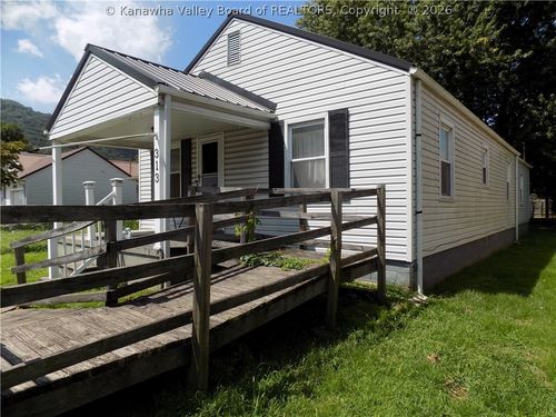 313 E 10th St, Belle, WV, 25015-1712 | Card Image