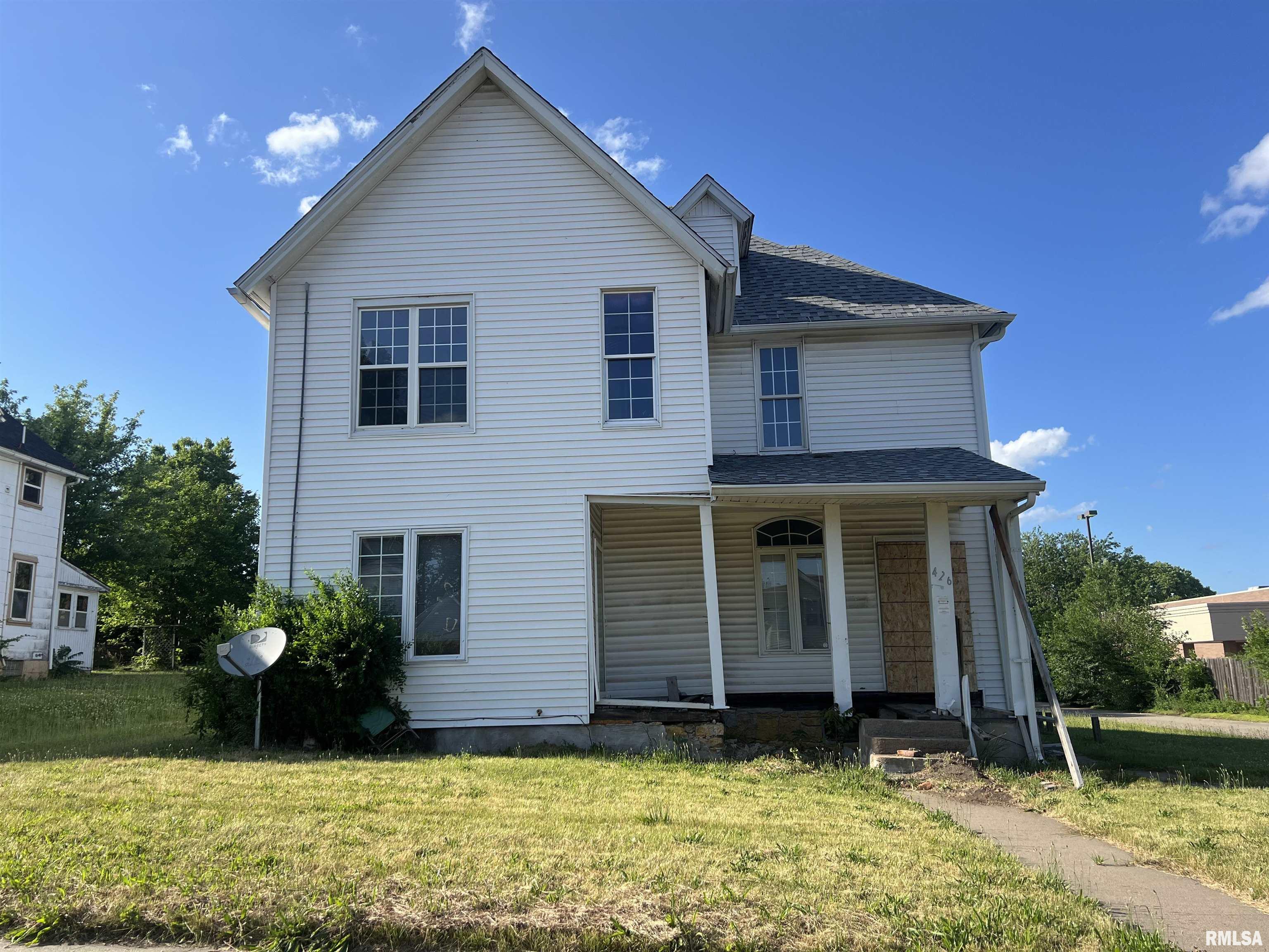 9th Ave, Clinton, IA 52732