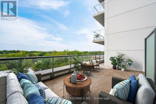 504-185 Deerfield Rd, Newmarket, ON, L3Y0G7 | Card Image