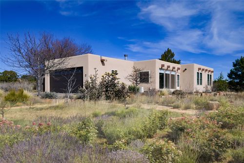 16 Encantado Cir, Santa Fe, NM, 87508-8390 | Card Image