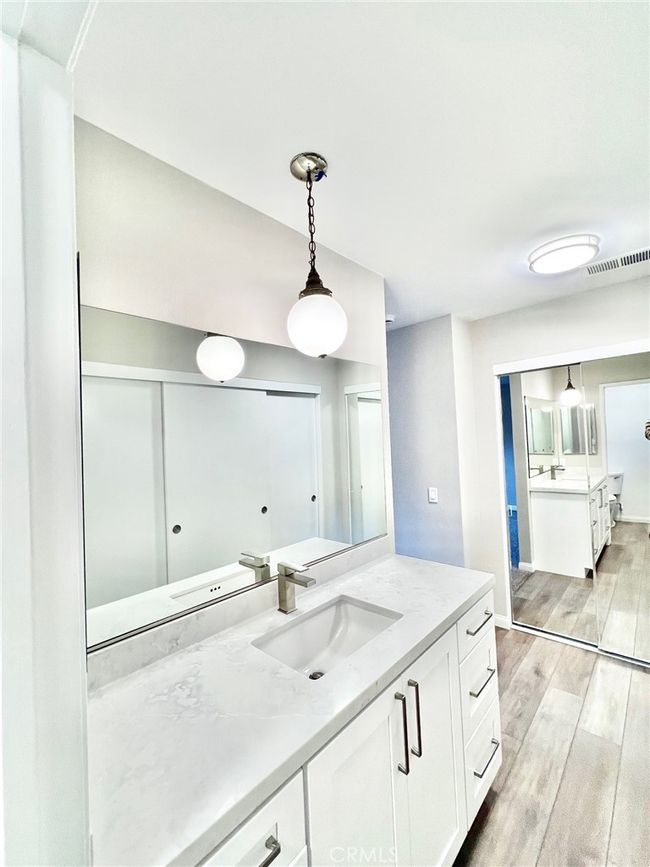 64 Avalon Terrace Rd, Condo with 2 bedrooms, 3 bathrooms and 1 parking in Avalon CA | Image 35