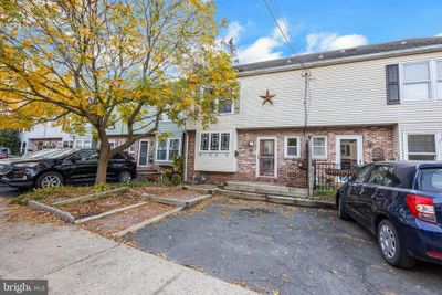 27 Wilson Street, Townhouse with 3 bedrooms, 3 bathrooms and null parking in LAMBERTVILLE NJ | Image 2