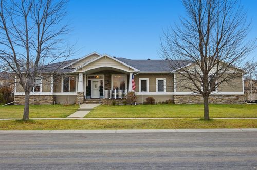 3847 43rd Ave S, Moorhead, MN, 56560-7464 | Card Image