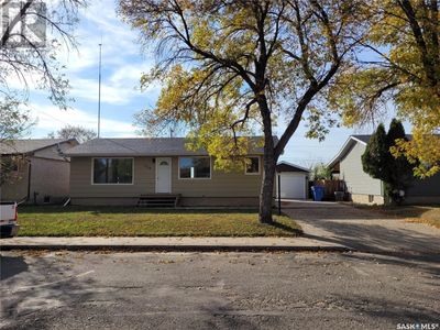 120 Perry Cres, House other with 3 bedrooms, 2 bathrooms and null parking in Estevan SK | Image 2