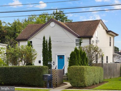 438 W Front St, Florence, NJ, 08518-1222 | Card Image