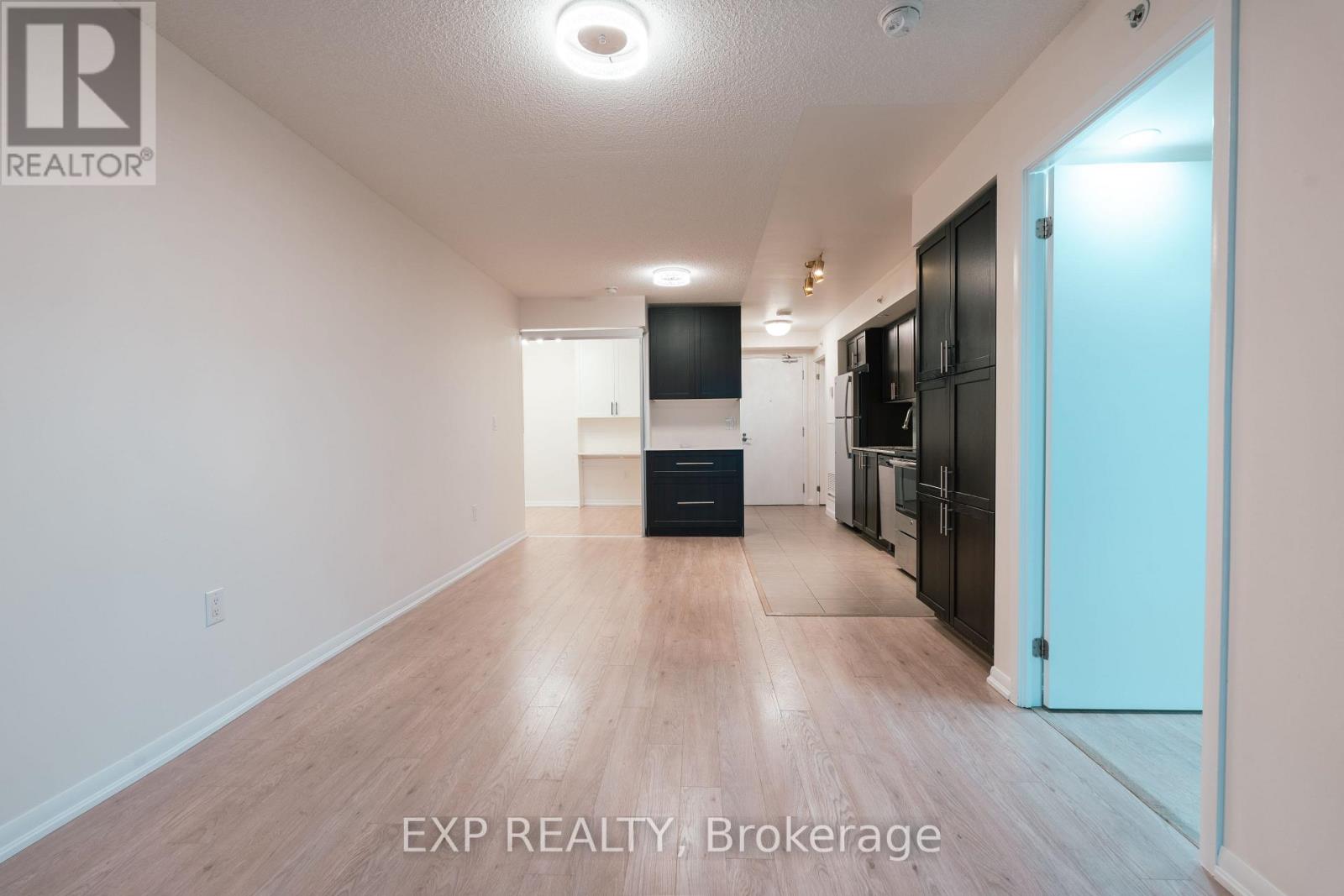 Residential Lease in Toronto (Yorkdale-Glen Park) 4