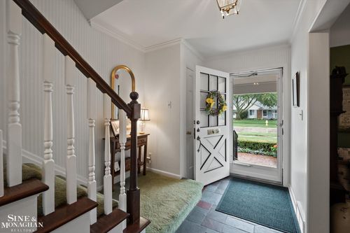 19991 Wedgewood Dr, Grosse Pointe Woods, MI, 48236-2422 | Card Image