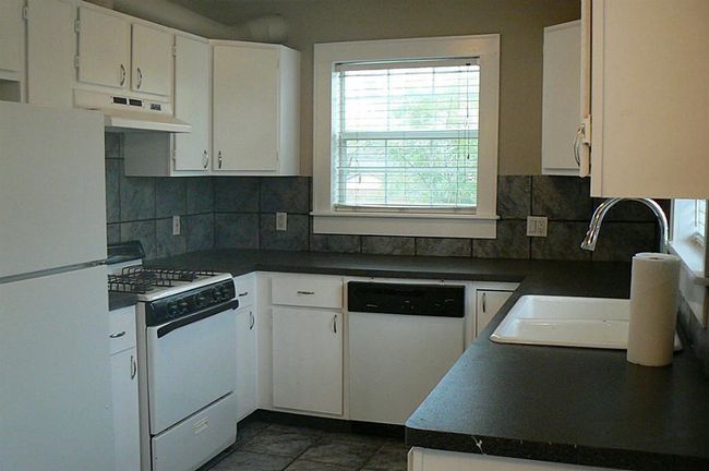 1110 E 27 Th St, House other with 5 bedrooms, 3 bathrooms and 2 parking in Houston TX | Image 31