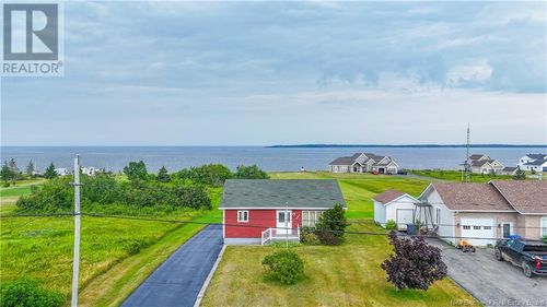 301 Rue De L'Ile, Caraquet, NB, E1W1B5 | Card Image