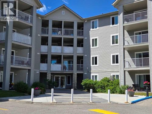 604 8 St Sw, Airdrie, AB, T4B2W4 | Card Image