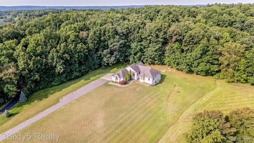 597 Country Meadows Trl, Ortonville, MI, 48462-8685 | Card Image