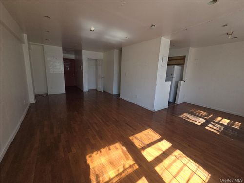 3c-86-16 60th Avenue, New York, NY, 11373 | Card Image