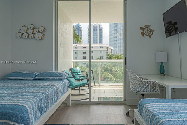 APT-401 - 17050 N Bay Rd, Condo with 2 bedrooms, 2 bathrooms and null parking in Sunny Isles Beach FL | Image 18