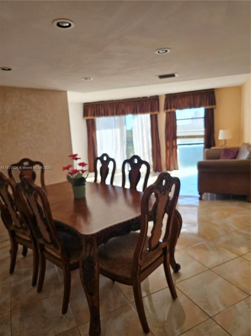apt-711-20400 W Country Club Dr, Aventura, FL, 33180-1618 | Card Image
