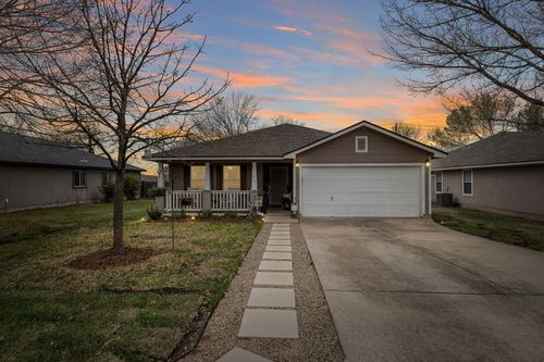 2100 Oaklawn Dr, Taylor, TX, 76574-5340 | Card Image