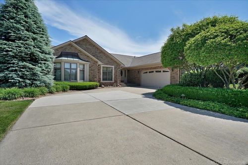 49644 Nautical Dr, Chesterfield, MI, 48047-4309 | Card Image