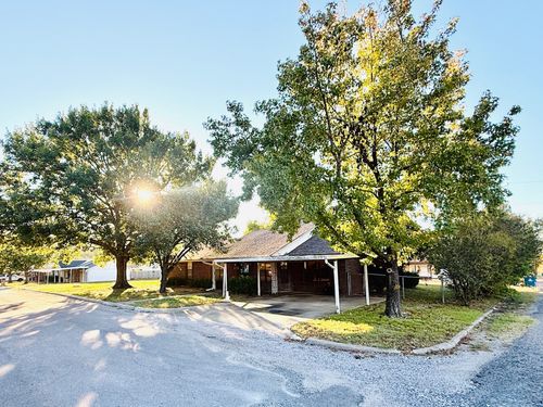 300 Denton Ct, Collinsville, TX, 76233-9700 | Card Image