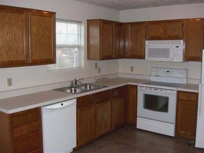 Kitchen & Dining Area | Image 2