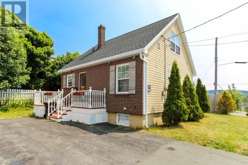 16 Mcnaughton Dr, St. John's, NL, A1A2E3 | Card Image