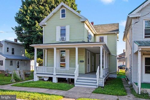 745 E Washington St, CHAMBERSBURG, PA, 17201-2749 | Card Image