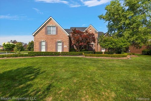 15665 Spyglass Dr, Northville, MI, 48168-8484 | Card Image