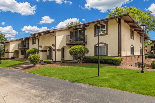 N82W13510 Fond Du Lac Ave, Menomonee Falls, WI, 53051-7220 | Card Image