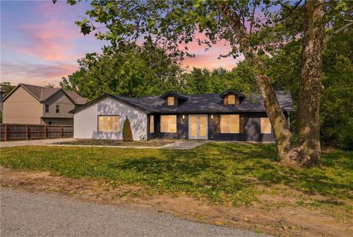 11011 N Holmes St, Kansas City, MO, 64155-1323 | Card Image