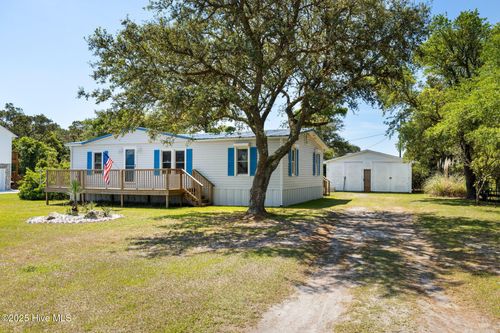 118 Diamond City Dr, Harkers Island, NC, 28531-9516 | Card Image