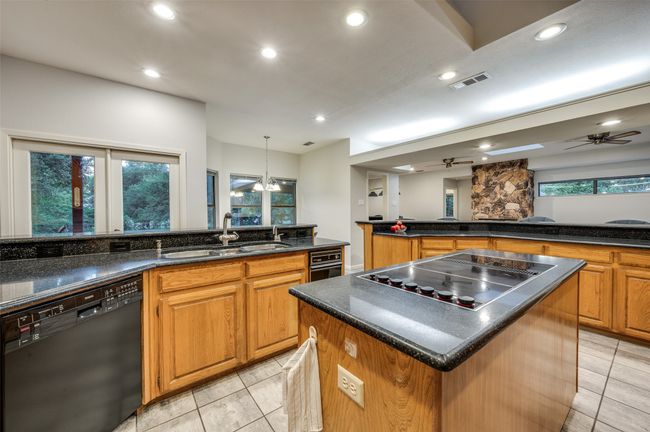 Amazing counter space | Image 11