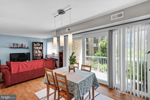 apt-9-2910 Kings Chapel Rd, FALLS CHURCH, VA, 22042-1149 | Card Image