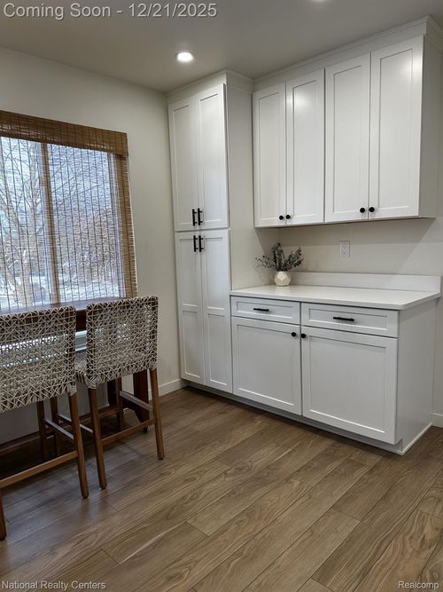 797 Hilldale Cir, Milford, MI, 48381-2344 | Card Image