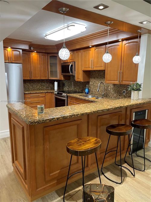 apt-606-1475 Sw 8th St, Miami, FL, 33135-3893 | Card Image