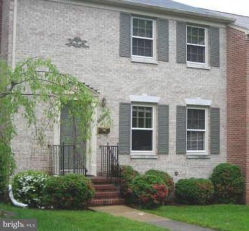 9518 Hunt Square Ct, Springfield, VA, 22153-1342 | Card Image
