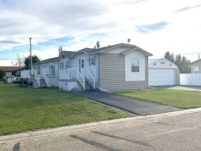 5416 49 Ave W, House detached with 2 bedrooms, 2 bathrooms and 8 parking in Forestburg AB | Image 3