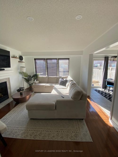 71 Jessop Dr, Brampton, ON, L7A3N4 | Card Image