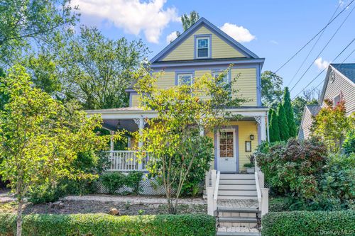 86 Elm St, Huntington, NY, 11743-3521 | Card Image