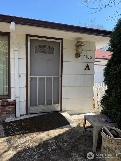 2106 Fir St Se, Olympia, WA, 98501-3042 | Card Image
