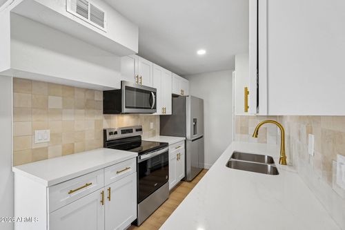 5919 W Golden Ln, Glendale, AZ, 85302-4562 | Card Image
