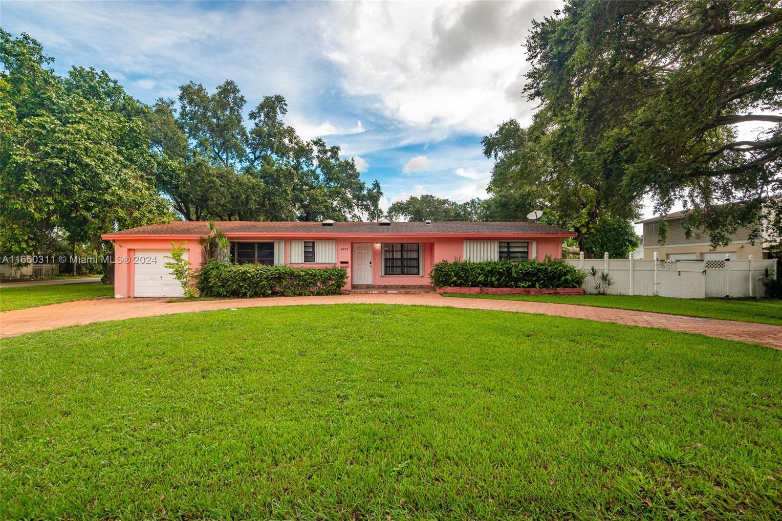 13th St, Pembroke Pines, FL 33023