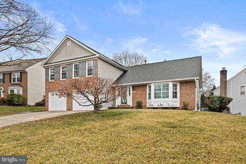5200 Honeysuckle Ct, CENTREVILLE, VA, 20120-1225 | Card Image