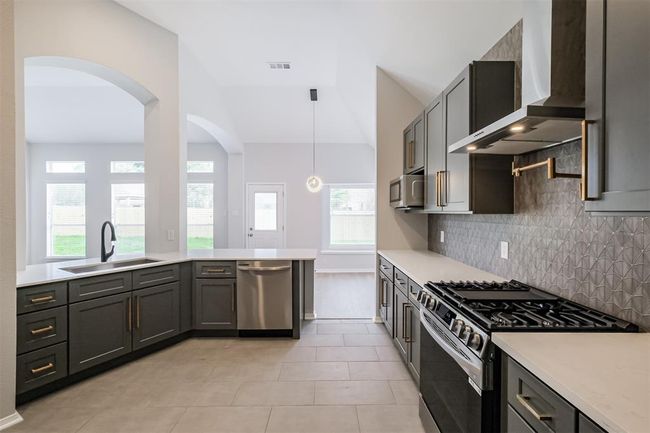 14810 Cascade Bend Ln, House other with 4 bedrooms, 2 bathrooms and 2 parking in Cypress TX | Image 6