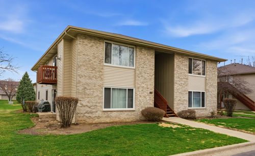 d-490 Westwood Ct, Crystal Lake, IL, 60014-7488 | Card Image