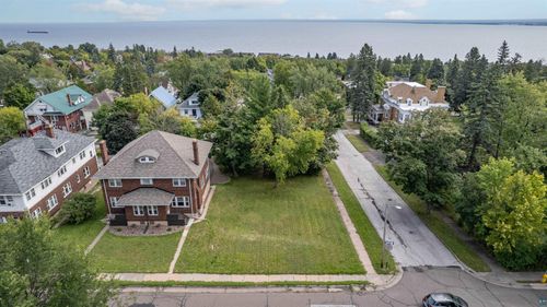 200x E 3rd St, DULUTH, MN, 55805 | Card Image