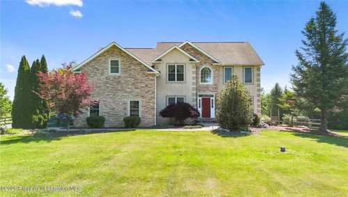 562 Country Club Rd, Easton, PA, 18045-8225 | Card Image